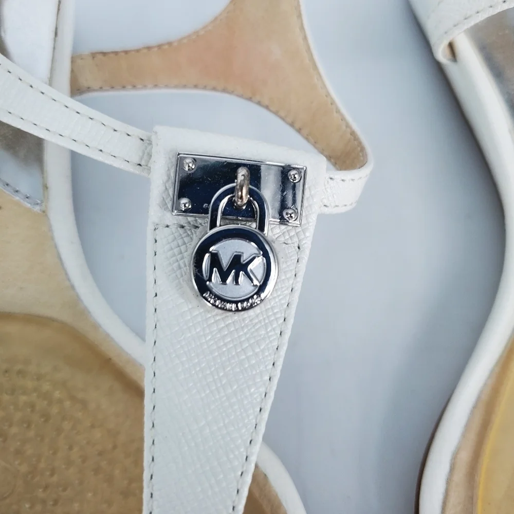 MICHAEL KORS MK Padlock Thong Sandals White Low Wedge Silver Women's 5M Shoes